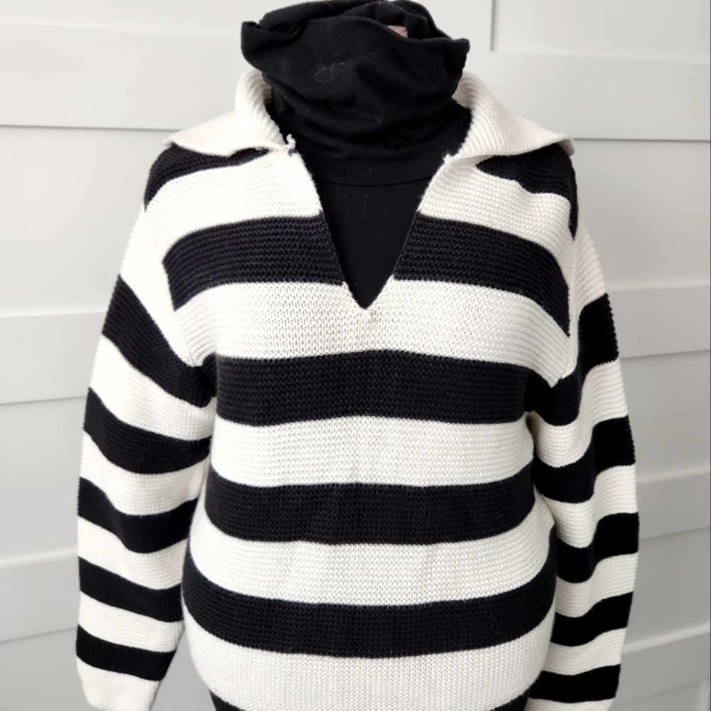 moon & madison Striped Black and White Sweater Size Small Coastal Eco Friendly